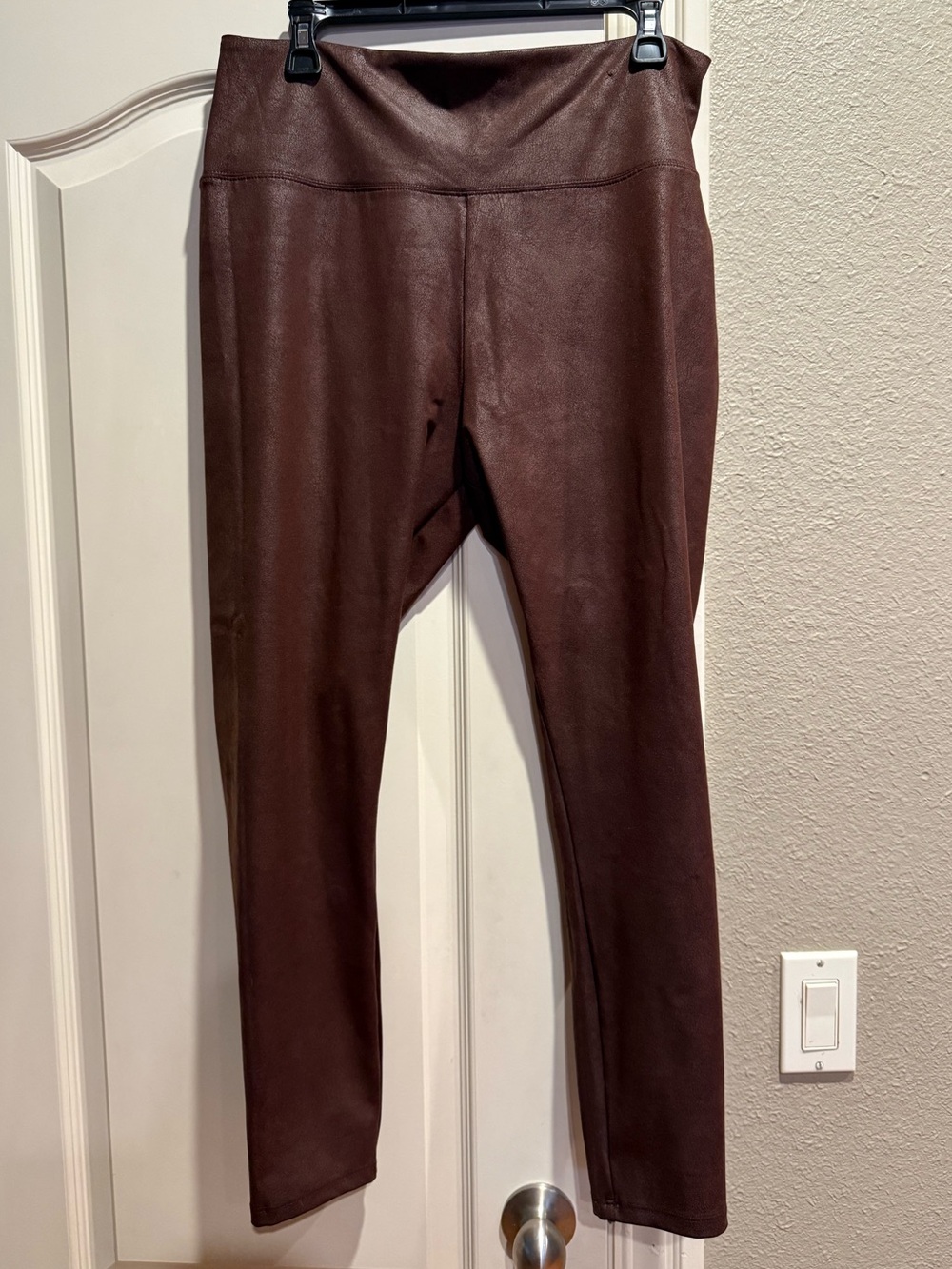 NWOT Simply Vera Wang Brown Marbled Faux Leather Leggings